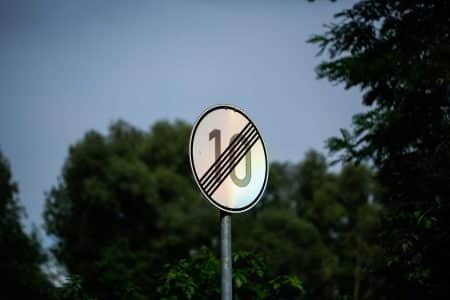 Jeune conducteur : évite les pièges de vitesse !